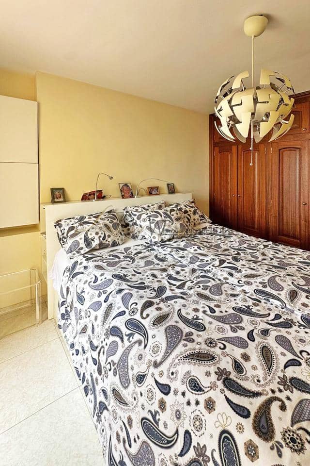 2 bedroom Flat for sale in Los Cristianos with pool - € 395,000 (Ref: 9694198)