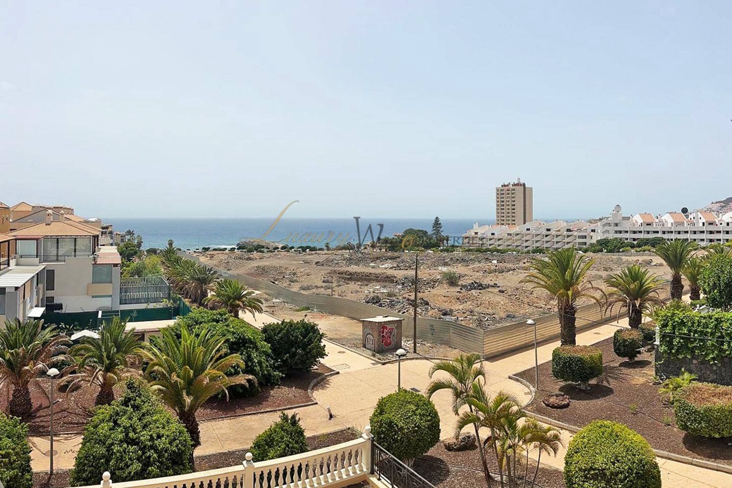 2 bedroom Flat for sale in Los Cristianos with pool - € 395,000 (Ref: 9694198)