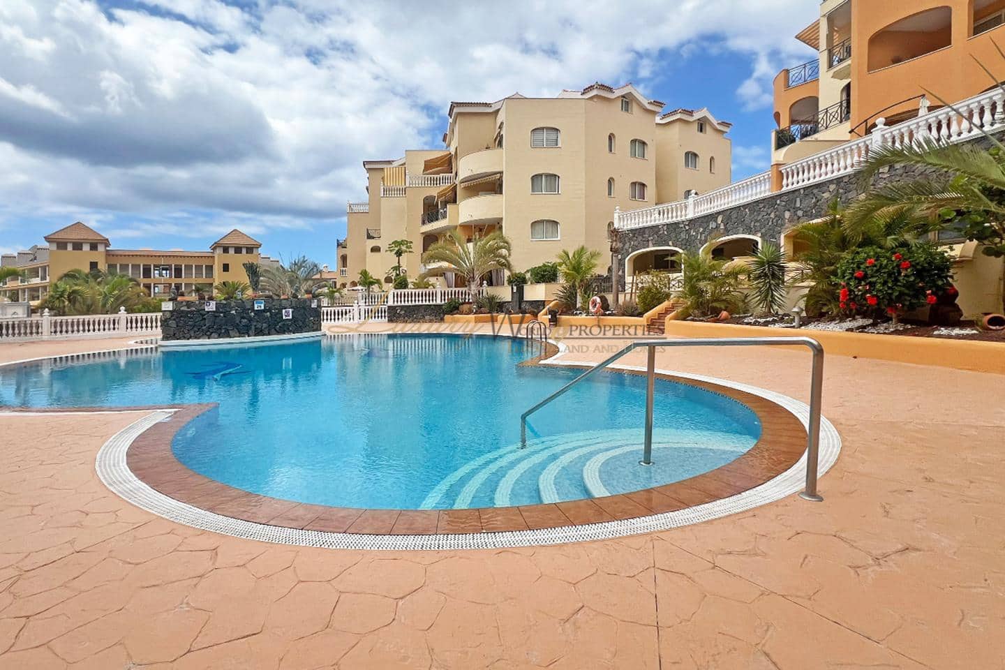 2 bedroom Flat for sale in Los Cristianos with pool - € 395,000 (Ref: 9694198)