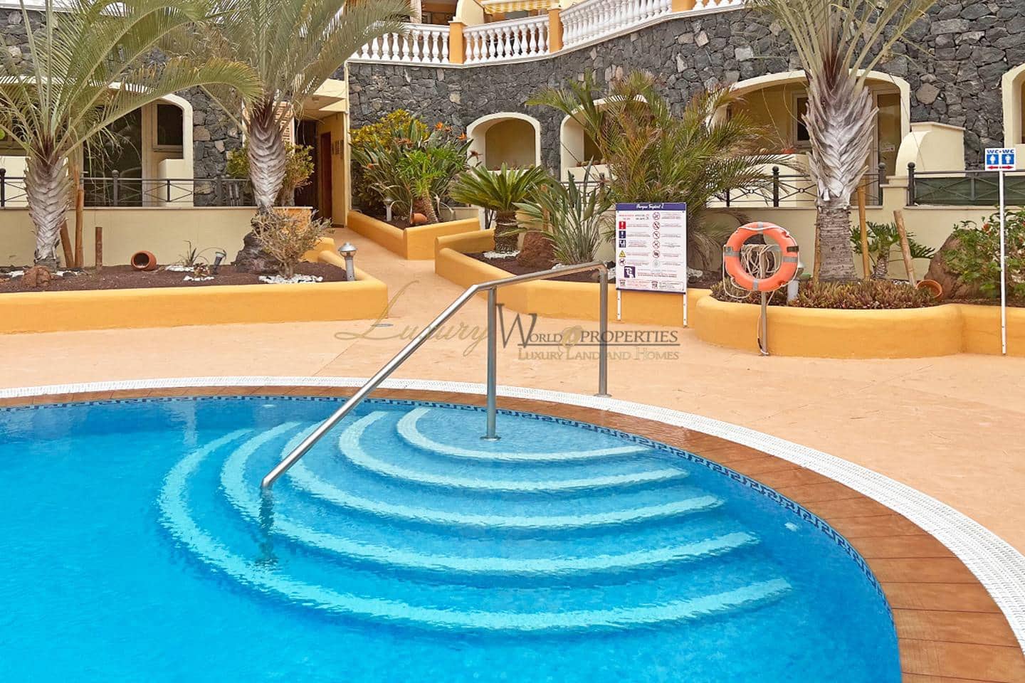 2 bedroom Flat for sale in Los Cristianos with pool - € 395,000 (Ref: 9694198)