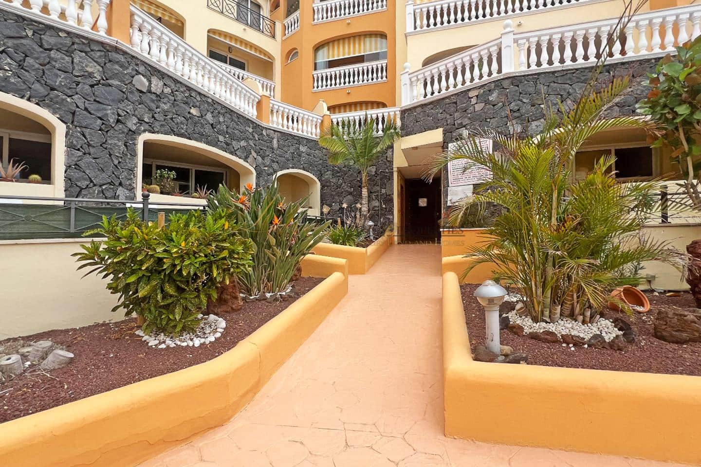 2 bedroom Flat for sale in Los Cristianos with pool - € 395,000 (Ref: 9694198)