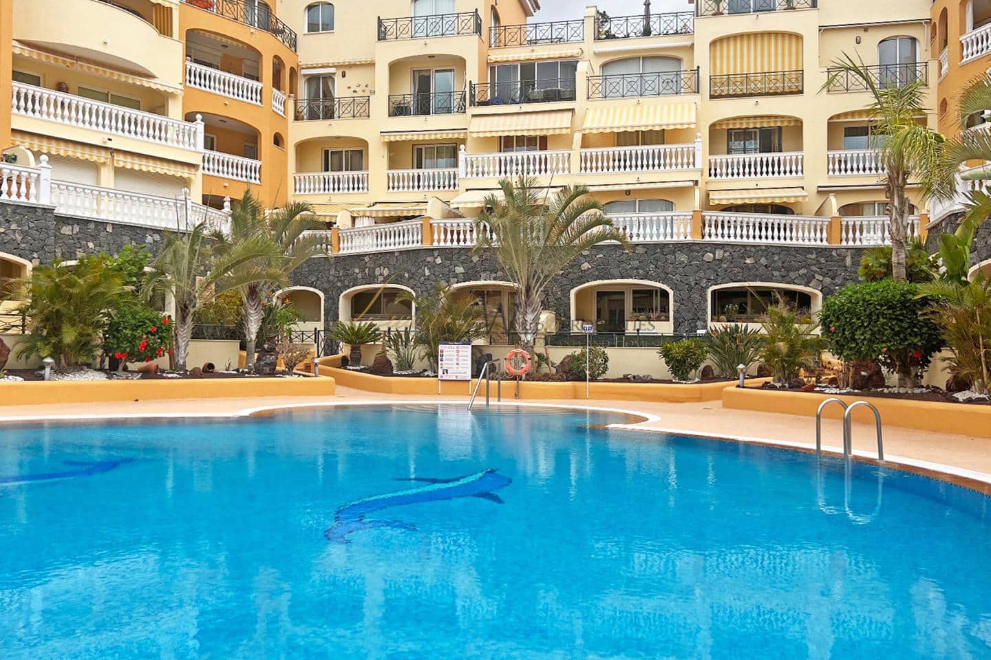2 bedroom Flat for sale in Los Cristianos with pool - € 395,000 (Ref: 9694198)