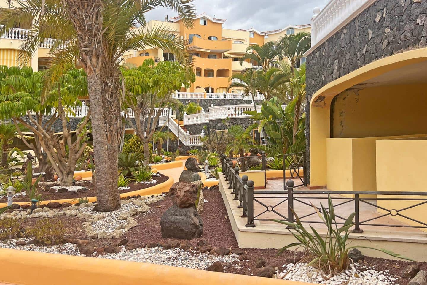 2 bedroom Flat for sale in Los Cristianos with pool - € 395,000 (Ref: 9694198)