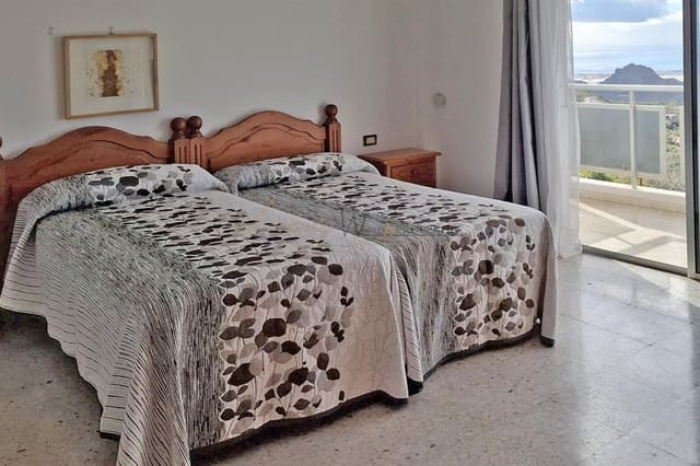 5 bedroom Villa for sale in La Sabinita, Arico - € 699,000 (Ref: 9709052)