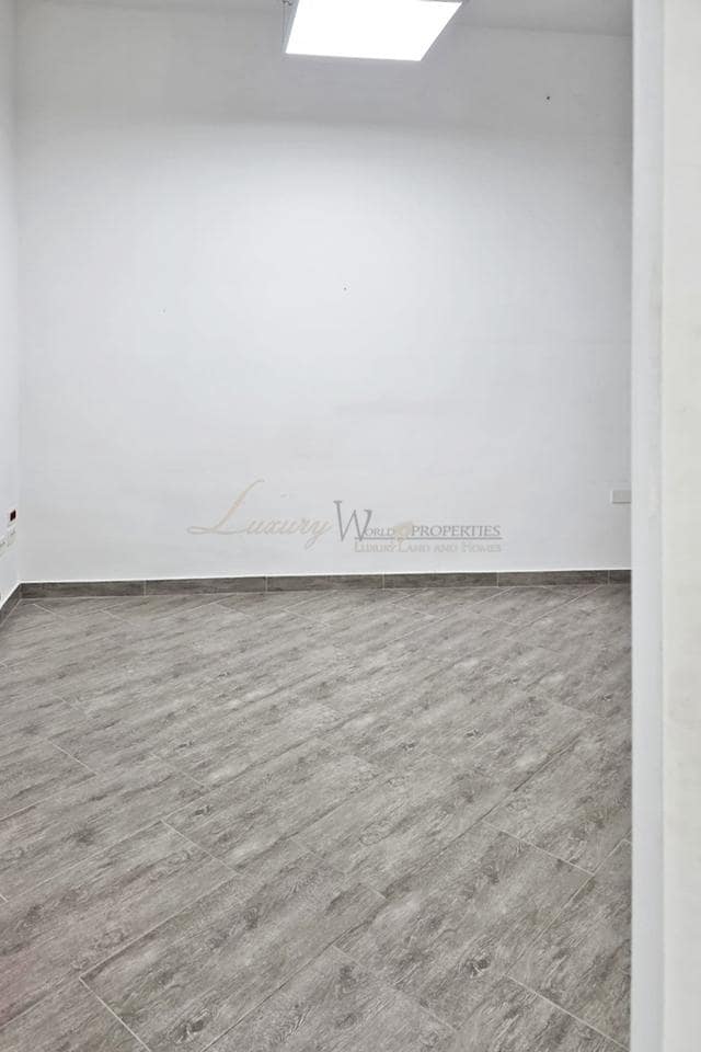 4 bedroom Business for sale in Los Cristianos - € 220,000 (Ref: 9734005)