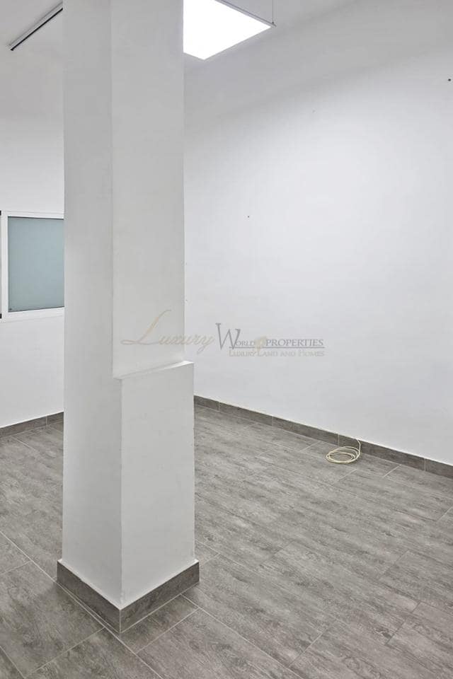 4 bedroom Business for sale in Los Cristianos - € 220,000 (Ref: 9734005)