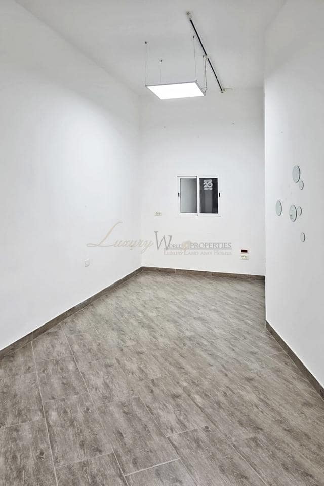 4 bedroom Business for sale in Los Cristianos - € 220,000 (Ref: 9734005)