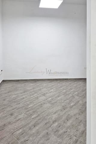 4 bedroom Business for sale in Los Cristianos, Arona - € 220,000 (Ref: 9734005)