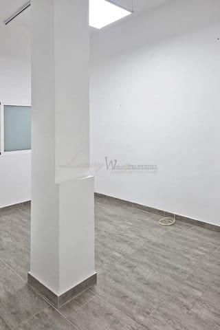 4 bedroom Business for sale in Los Cristianos, Arona - € 220,000 (Ref: 9734005)