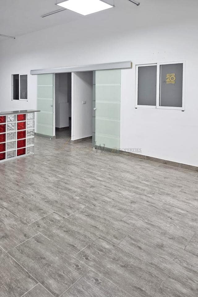 4 bedroom Business for sale in Los Cristianos - € 220,000 (Ref: 9734005)