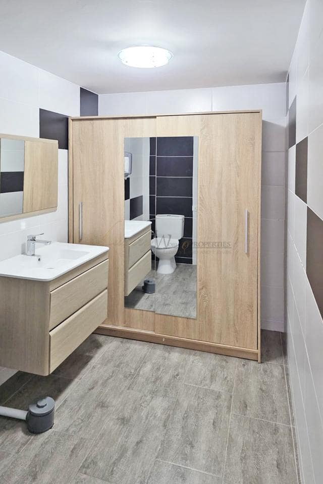 4 bedroom Business for sale in Los Cristianos - € 220,000 (Ref: 9734005)