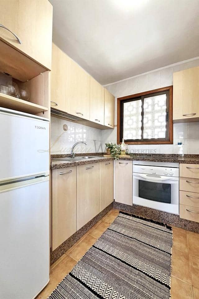 2 slaapkamer Flat te koop in Costa Adeje met zwembad - € 399.000 (Ref: 9758131)