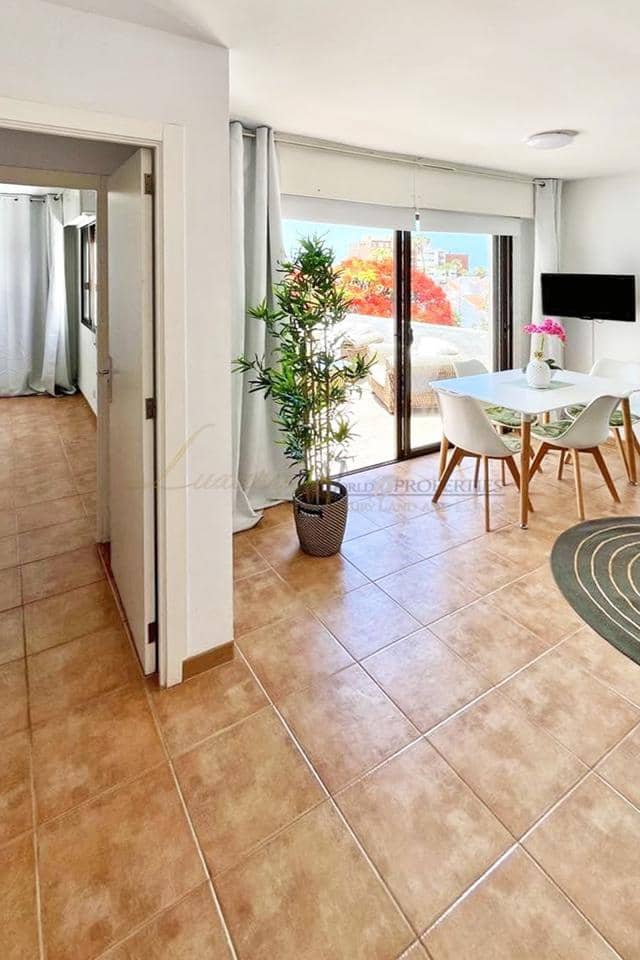 2 slaapkamer Flat te koop in Costa Adeje met zwembad - € 399.000 (Ref: 9758131)