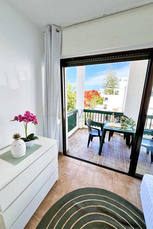 2 slaapkamer Flat te koop in Costa Adeje met zwembad - € 399.000 (Ref: 9758131)