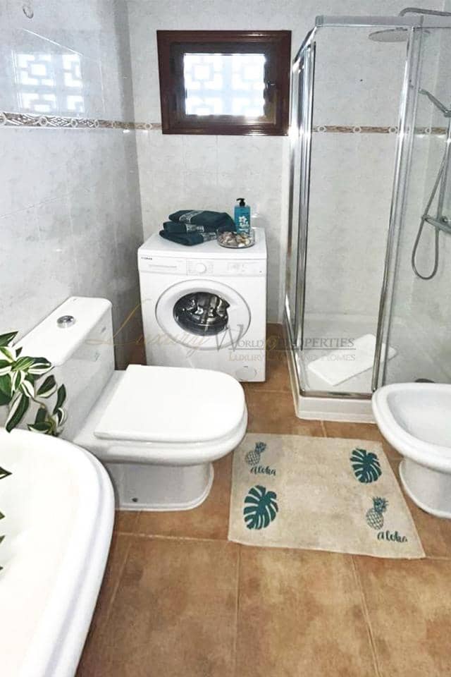 2 slaapkamer Flat te koop in Costa Adeje met zwembad - € 399.000 (Ref: 9758131)