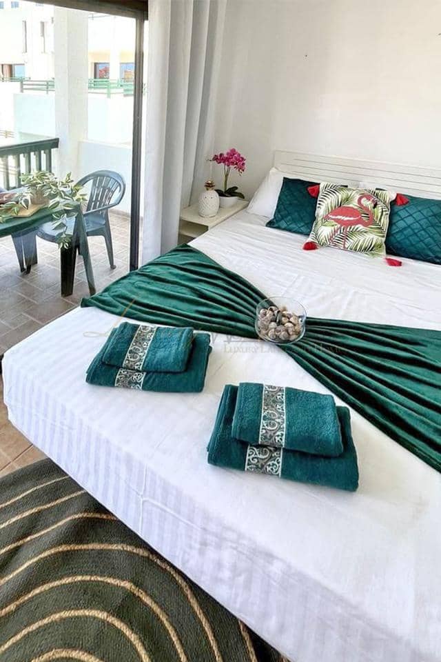 2 slaapkamer Flat te koop in Costa Adeje met zwembad - € 399.000 (Ref: 9758131)