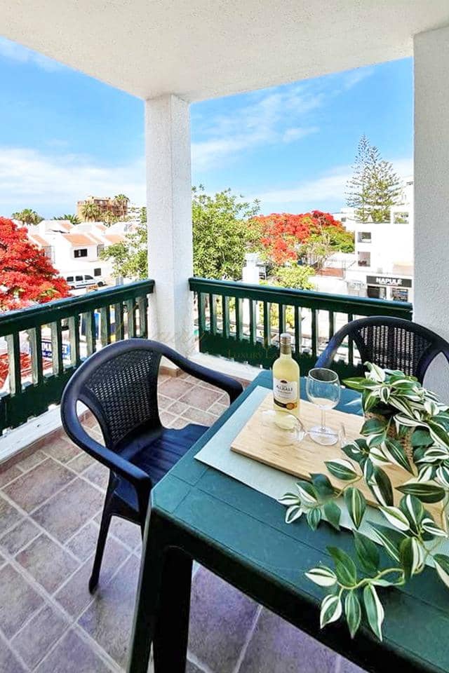 2 slaapkamer Flat te koop in Costa Adeje met zwembad - € 399.000 (Ref: 9758131)