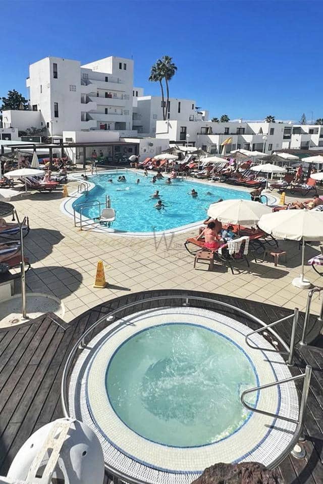 2 slaapkamer Flat te koop in Costa Adeje met zwembad - € 399.000 (Ref: 9758131)