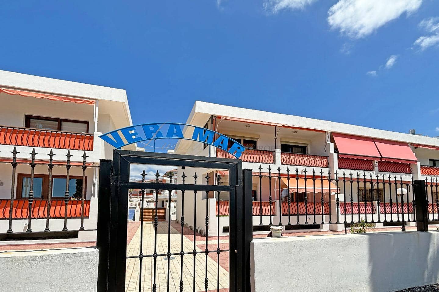 2 bedroom Flat for sale in Los Cristianos with pool - € 670,000 (Ref: 9761488)