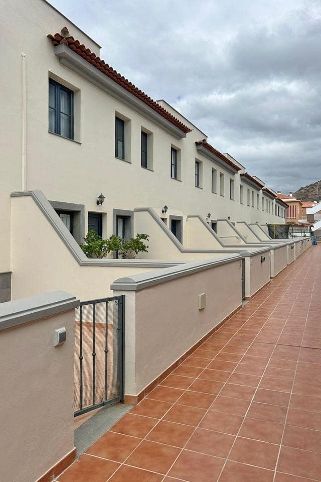 3 soveværelse Villa til salg i Costa Adeje med garage - € 465.000 (Ref: 9775875)