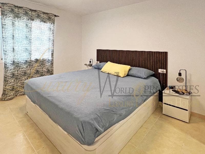 2 slaapkamer Flat te koop in Chayofa met zwembad garage - € 400.000 (Ref: 9775876)