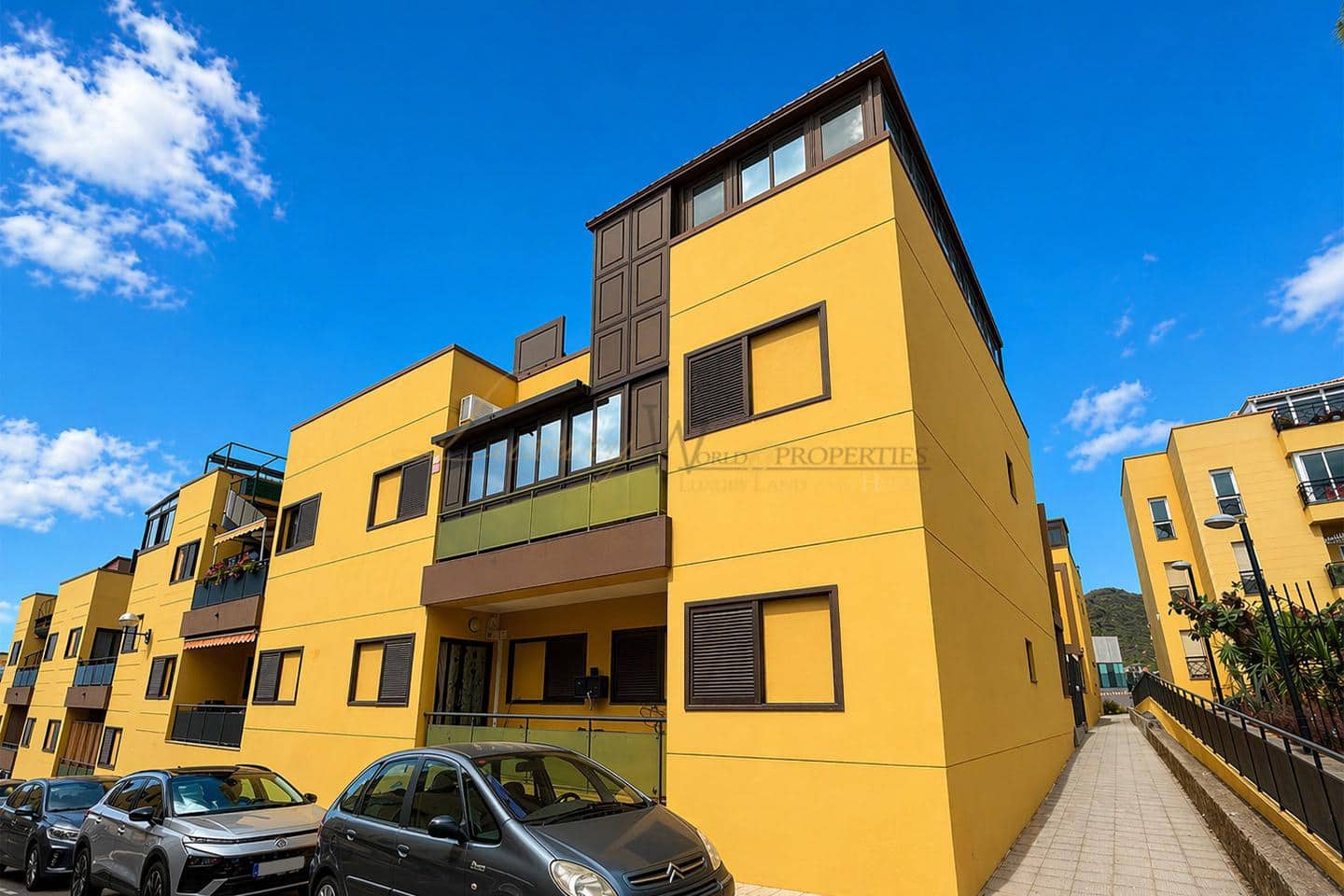 3 bedroom Flat for sale in Parque de la Reina with garage - € 298,000 (Ref: 9789559)