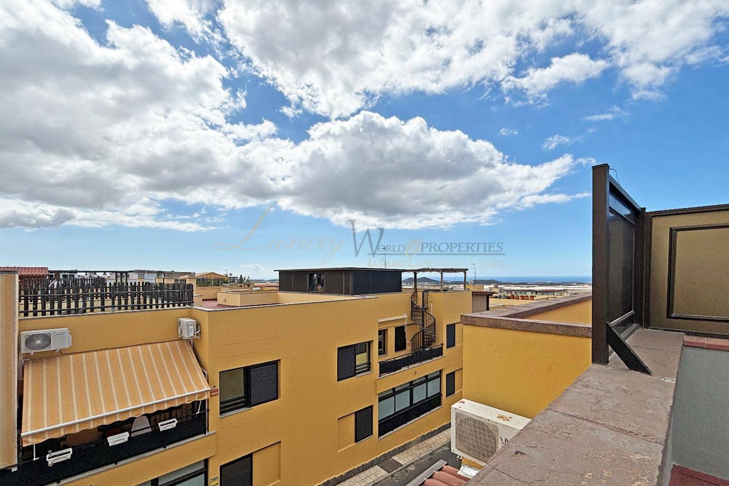 3 bedroom Flat for sale in Parque de la Reina with garage - € 298,000 (Ref: 9789559)