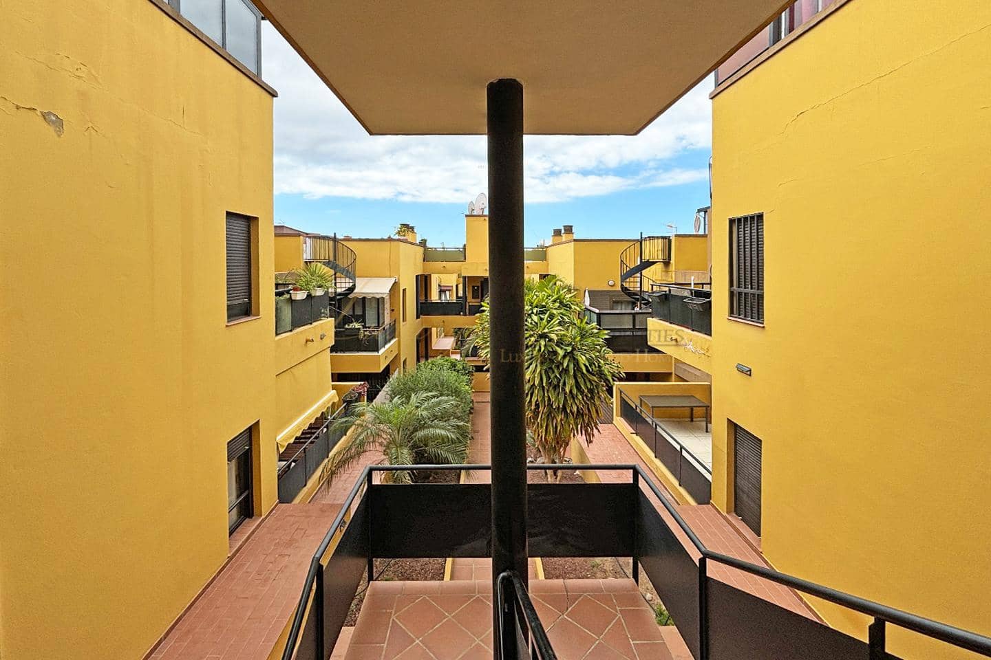 3 bedroom Flat for sale in Parque de la Reina with garage - € 298,000 (Ref: 9789559)