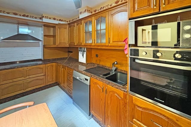 3 slaapkamer Flat te koop in Parque de la Reina, Arona met garage - € 298.000 (Ref: 9789559)