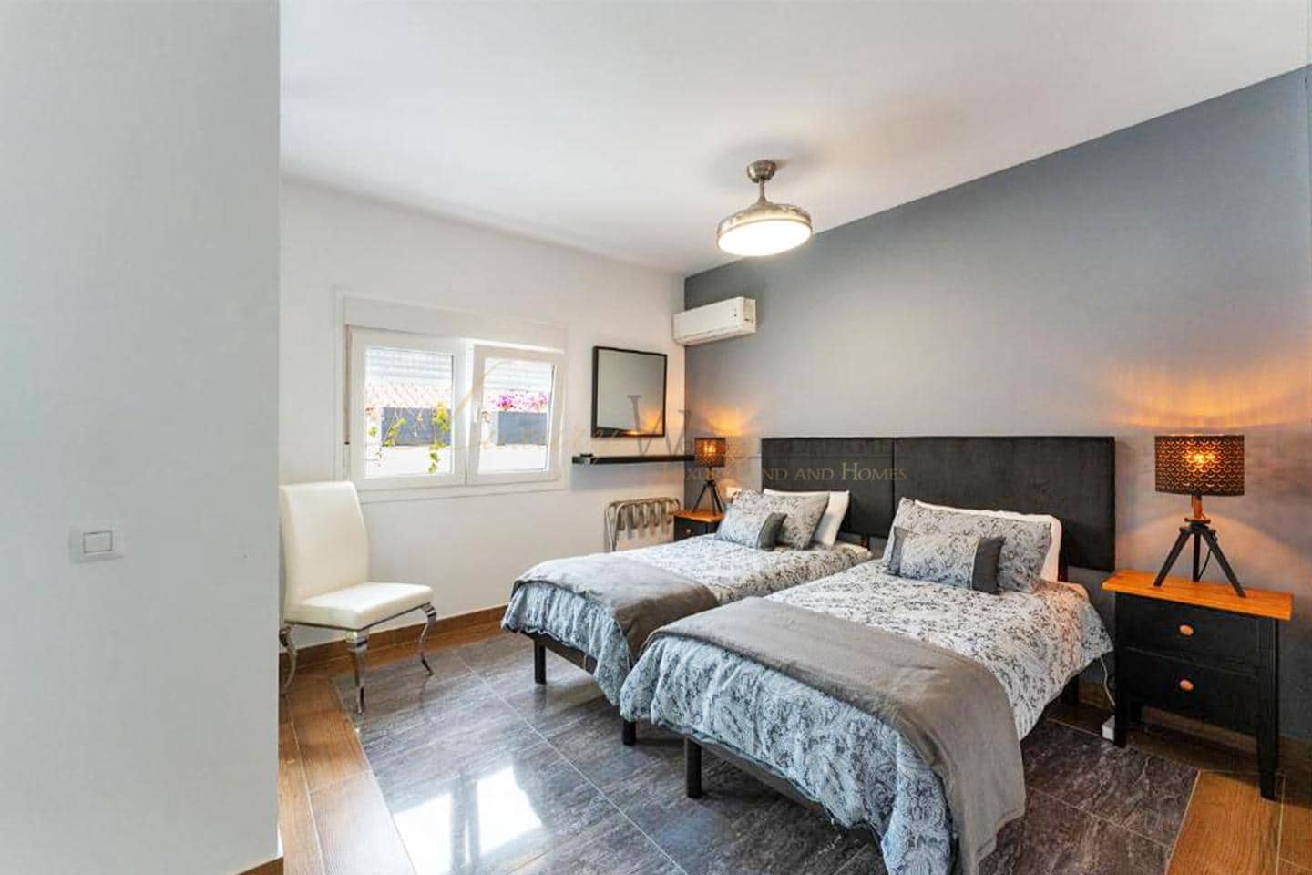 6 makuuhuone Huvila myytävänä paikassa Costa Adeje mukana uima-altaan 
autotalli - 1 995 000 € (Ref: 9793647)