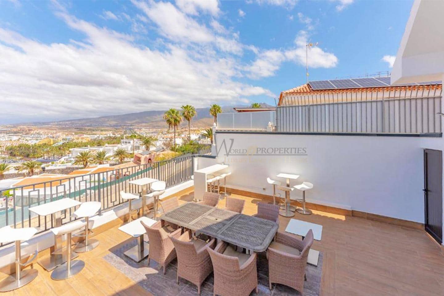 6 makuuhuone Huvila myytävänä paikassa Costa Adeje mukana uima-altaan 
autotalli - 1 995 000 € (Ref: 9793647)