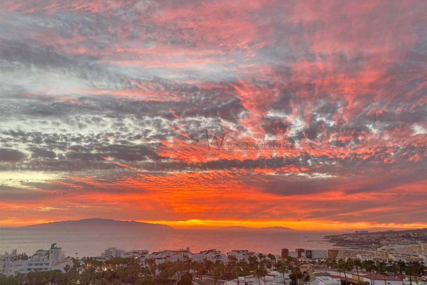 6 makuuhuone Huvila myytävänä paikassa Costa Adeje mukana uima-altaan 
autotalli - 1 995 000 € (Ref: 9793647)