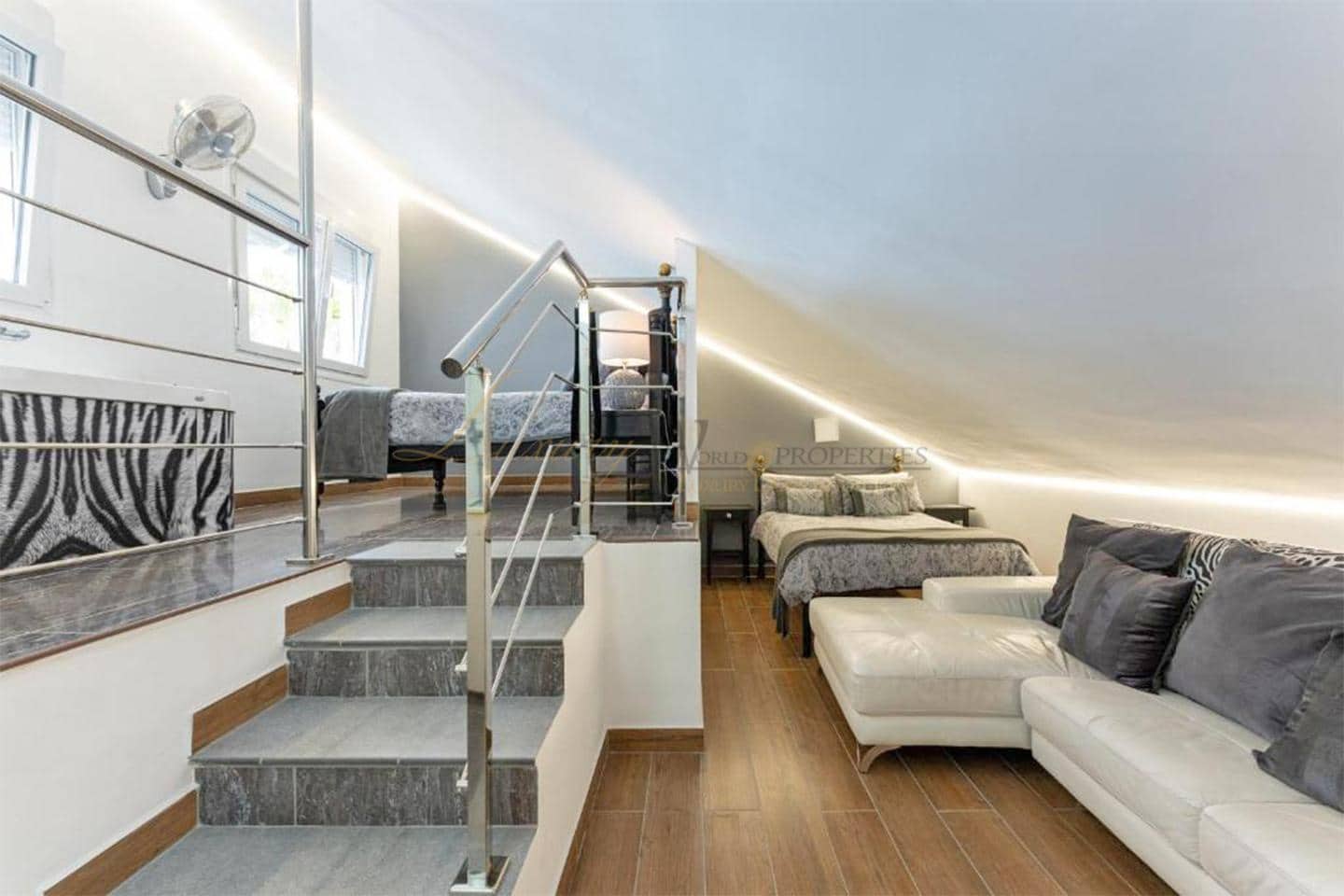 6 makuuhuone Huvila myytävänä paikassa Costa Adeje mukana uima-altaan 
autotalli - 1 995 000 € (Ref: 9793647)