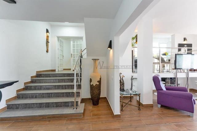 6 makuuhuone Huvila myytävänä paikassa San Eugenio Alto, Adeje mukana uima-altaan 
autotalli - 1 995 000 € (Ref: 9793647)