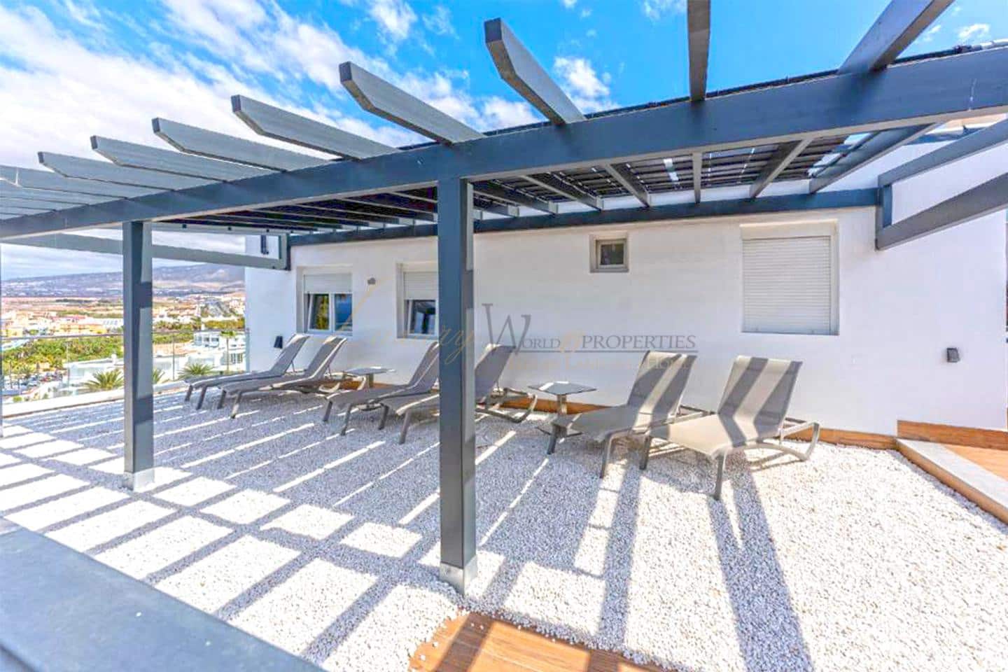 6 makuuhuone Huvila myytävänä paikassa Costa Adeje mukana uima-altaan 
autotalli - 1 995 000 € (Ref: 9793647)