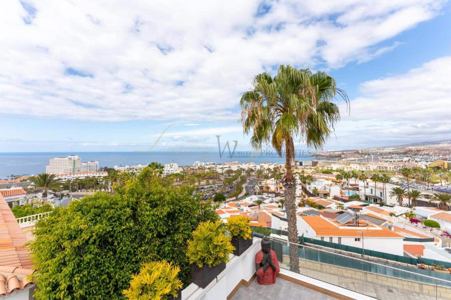 6 makuuhuone Huvila myytävänä paikassa Costa Adeje mukana uima-altaan 
autotalli - 1 995 000 € (Ref: 9793647)