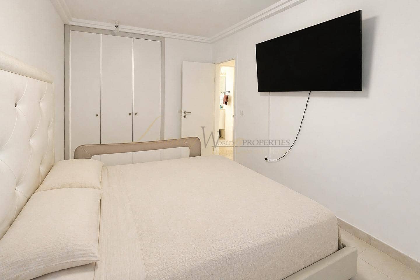 2 makuuhuone Asunto myytävänä paikassa Adeje mukana uima-altaan 
autotalli - 419 000 € (Ref: 9798258)