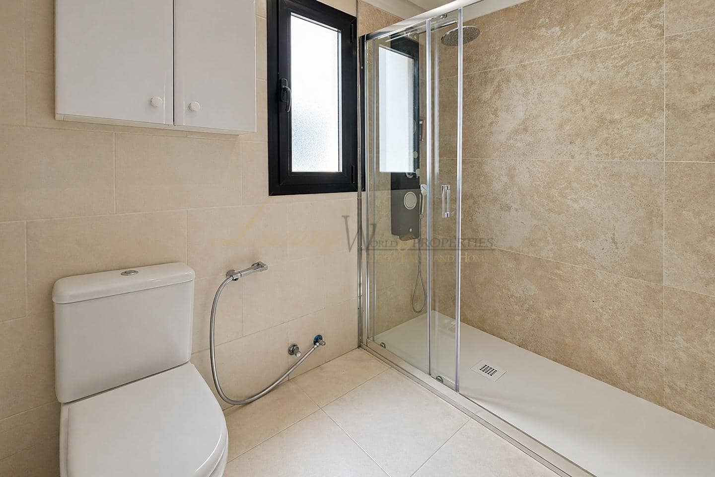 2 makuuhuone Asunto myytävänä paikassa Adeje mukana uima-altaan 
autotalli - 419 000 € (Ref: 9798258)