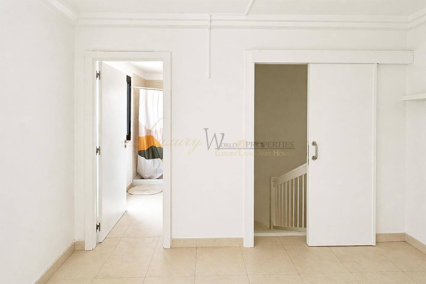 2 makuuhuone Asunto myytävänä paikassa Adeje mukana uima-altaan 
autotalli - 419 000 € (Ref: 9798258)