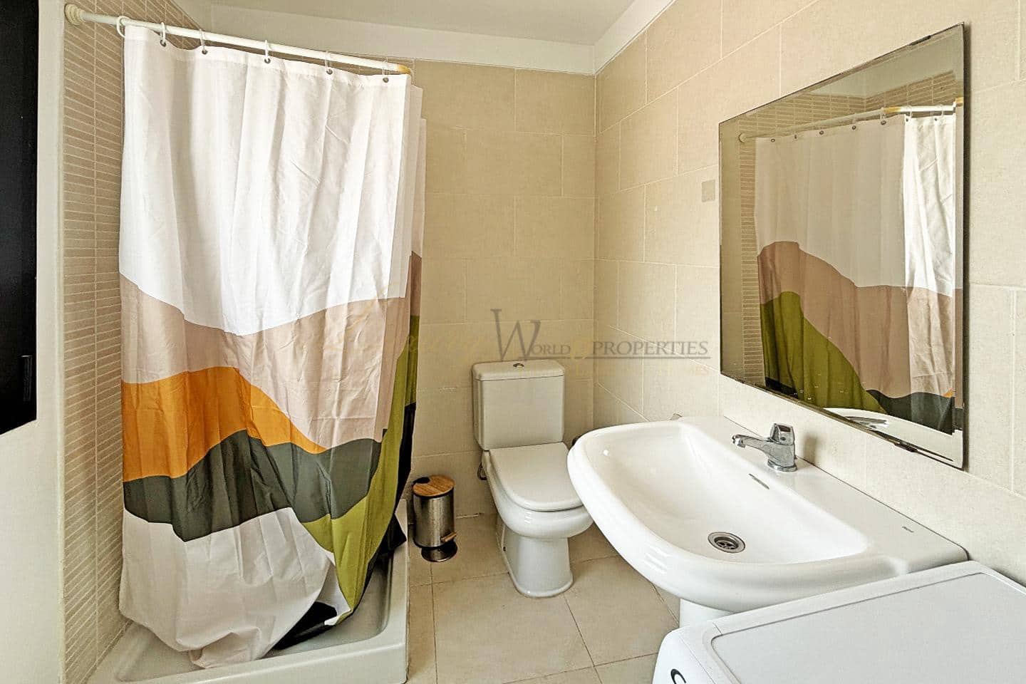 2 makuuhuone Asunto myytävänä paikassa Adeje mukana uima-altaan 
autotalli - 419 000 € (Ref: 9798258)