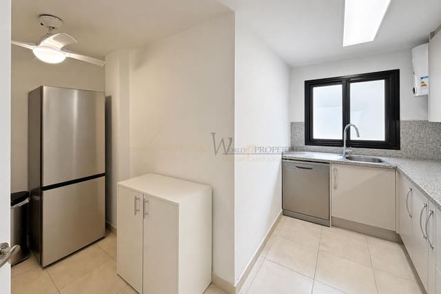 2 makuuhuone Asunto myytävänä paikassa Casco Urbano, Adeje mukana uima-altaan 
autotalli - 419 000 € (Ref: 9798258)