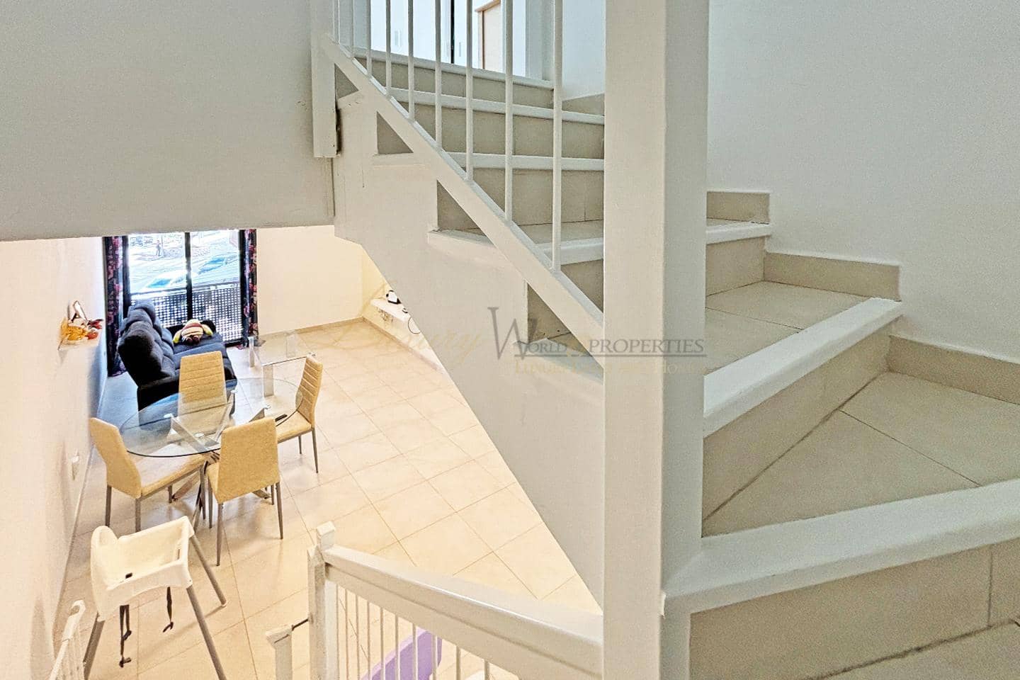 2 makuuhuone Asunto myytävänä paikassa Adeje mukana uima-altaan 
autotalli - 419 000 € (Ref: 9798258)