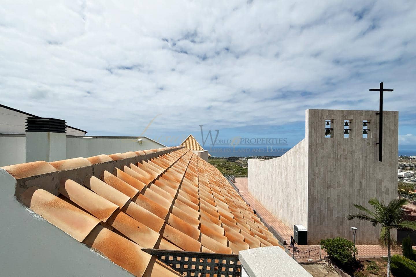 2 makuuhuone Asunto myytävänä paikassa Adeje mukana uima-altaan 
autotalli - 419 000 € (Ref: 9798258)