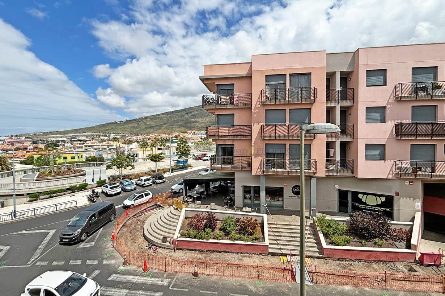 2 makuuhuone Asunto myytävänä paikassa Adeje mukana uima-altaan 
autotalli - 419 000 € (Ref: 9798258)