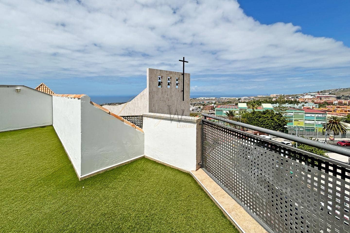 2 makuuhuone Asunto myytävänä paikassa Adeje mukana uima-altaan 
autotalli - 419 000 € (Ref: 9798258)