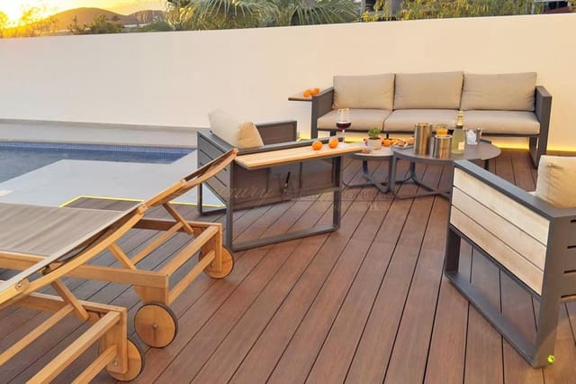 Chalet de 3 habitaciones en Amarilla Golf, San Miguel de Abona en venta con piscina garaje - 840.000 € (Ref: 9798357)