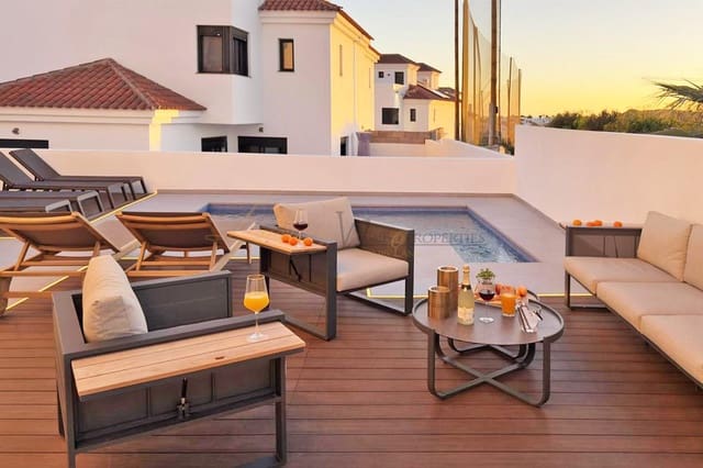 Chalet de 3 habitaciones en Amarilla Golf, San Miguel de Abona en venta con piscina garaje - 840.000 € (Ref: 9798357)