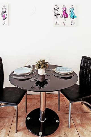 Asunto myytävänä paikassa Playa de las Americas, Arona mukana uima-altaan - 279 000 € (Ref: 9807397)