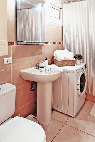 Asunto myytävänä paikassa Playa de las Americas, Arona mukana uima-altaan - 279 000 € (Ref: 9807397)