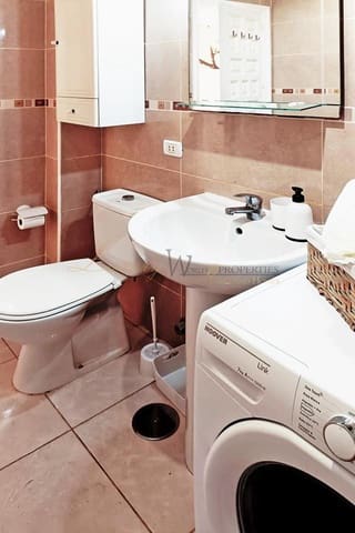 Asunto myytävänä paikassa Playa de las Americas, Arona mukana uima-altaan - 279 000 € (Ref: 9807397)